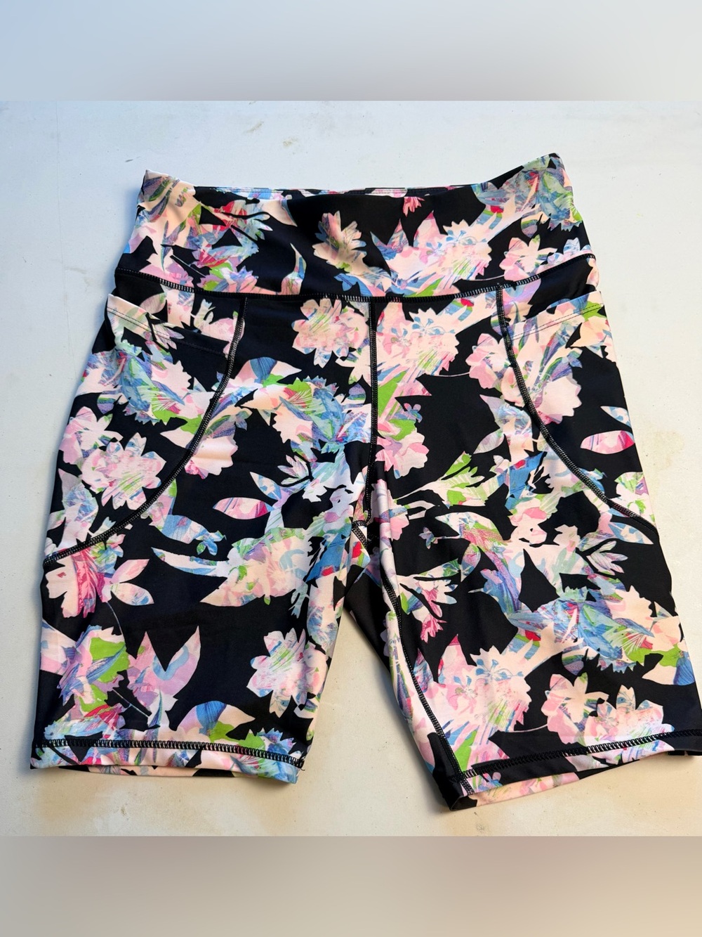 Floral High-Waist Women's Bike Shorts - Black Pink Floral
